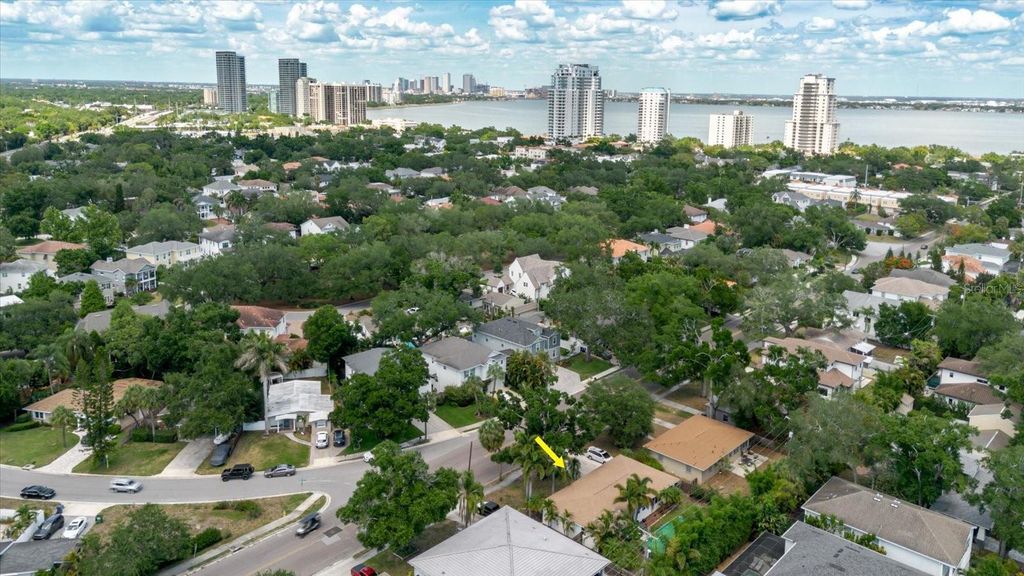 Image 2 of property listing at 3138 W EUCLID AVENUE, Tampa, FL 33629