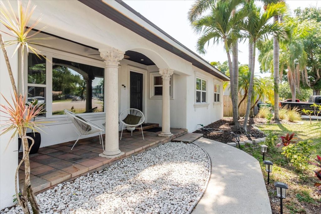 Image 15 of property listing at 3138 W EUCLID AVENUE, Tampa, FL 33629