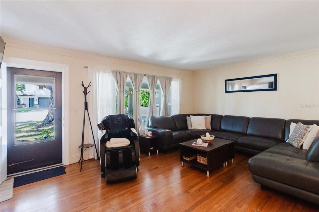 Image 17 of property listing at 3138 W EUCLID AVENUE, Tampa, FL 33629
