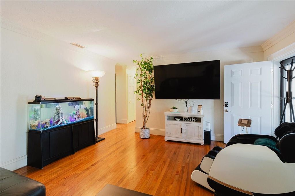 Image 18 of property listing at 3138 W EUCLID AVENUE, Tampa, FL 33629