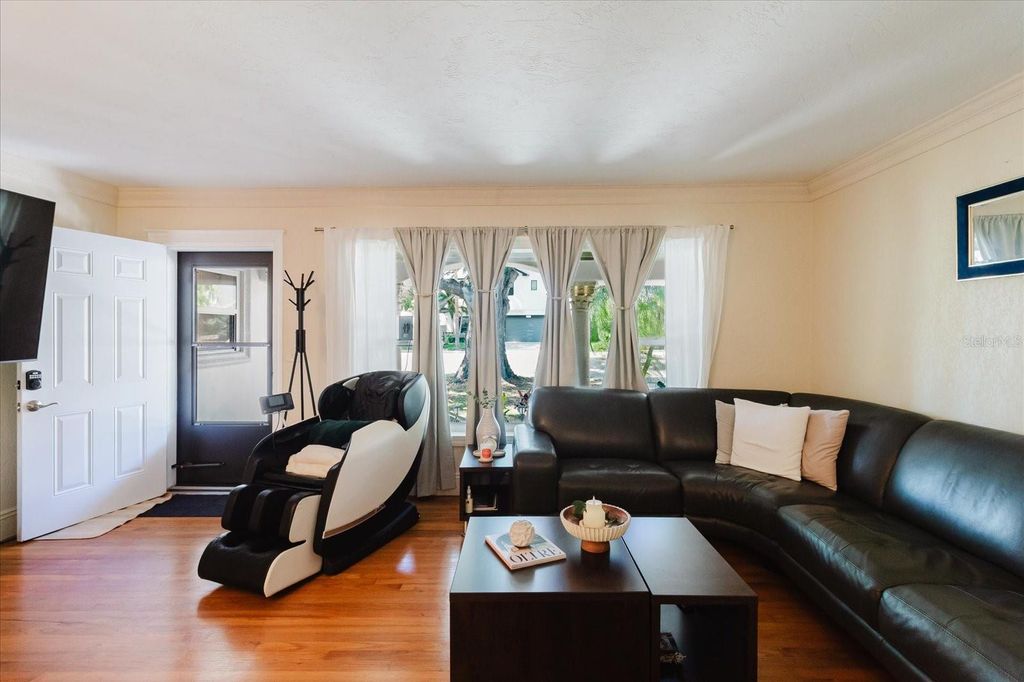 Image 19 of property listing at 3138 W EUCLID AVENUE, Tampa, FL 33629
