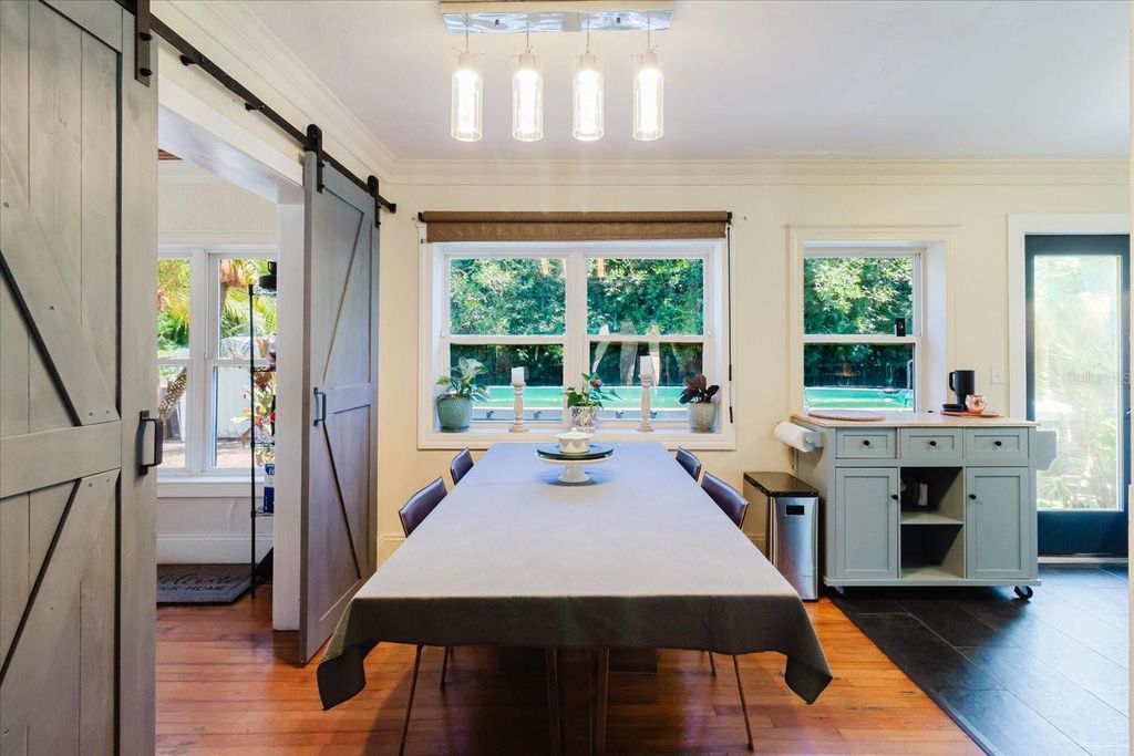 Image 20 of property listing at 3138 W EUCLID AVENUE, Tampa, FL 33629