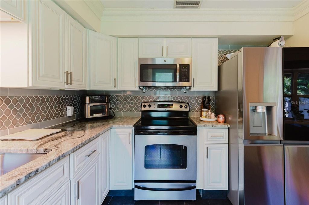 Image 26 of property listing at 3138 W EUCLID AVENUE, Tampa, FL 33629