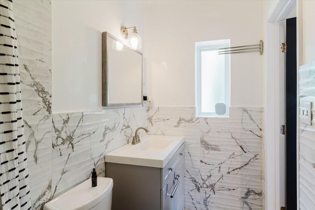 Image 37 of property listing at 3138 W EUCLID AVENUE, Tampa, FL 33629