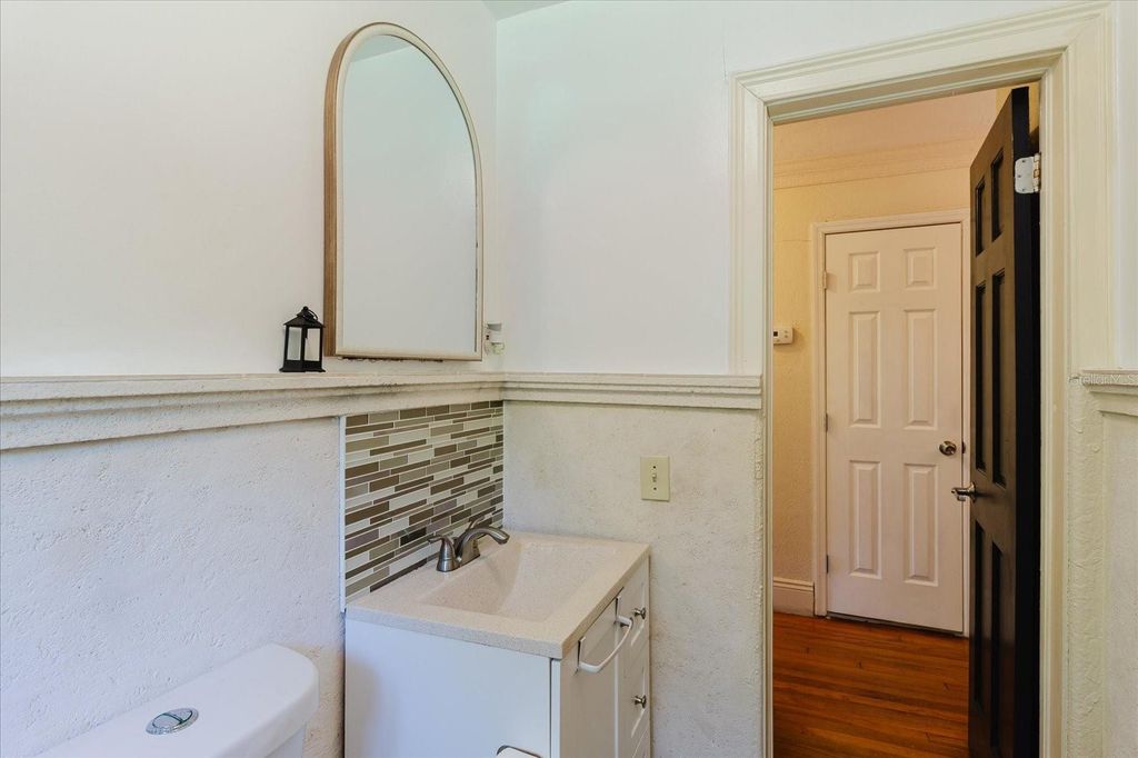 Image 43 of property listing at 3138 W EUCLID AVENUE, Tampa, FL 33629