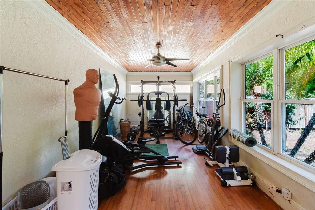 Image 47 of property listing at 3138 W EUCLID AVENUE, Tampa, FL 33629