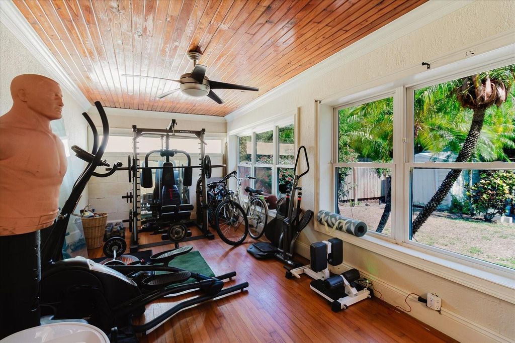 Image 48 of property listing at 3138 W EUCLID AVENUE, Tampa, FL 33629