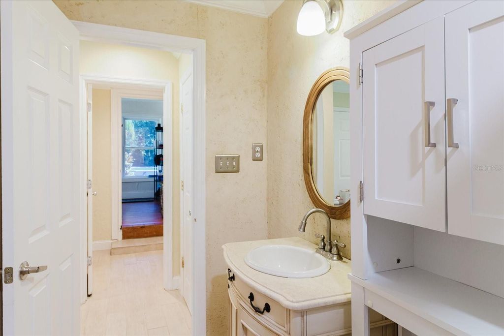 Image 53 of property listing at 3138 W EUCLID AVENUE, Tampa, FL 33629