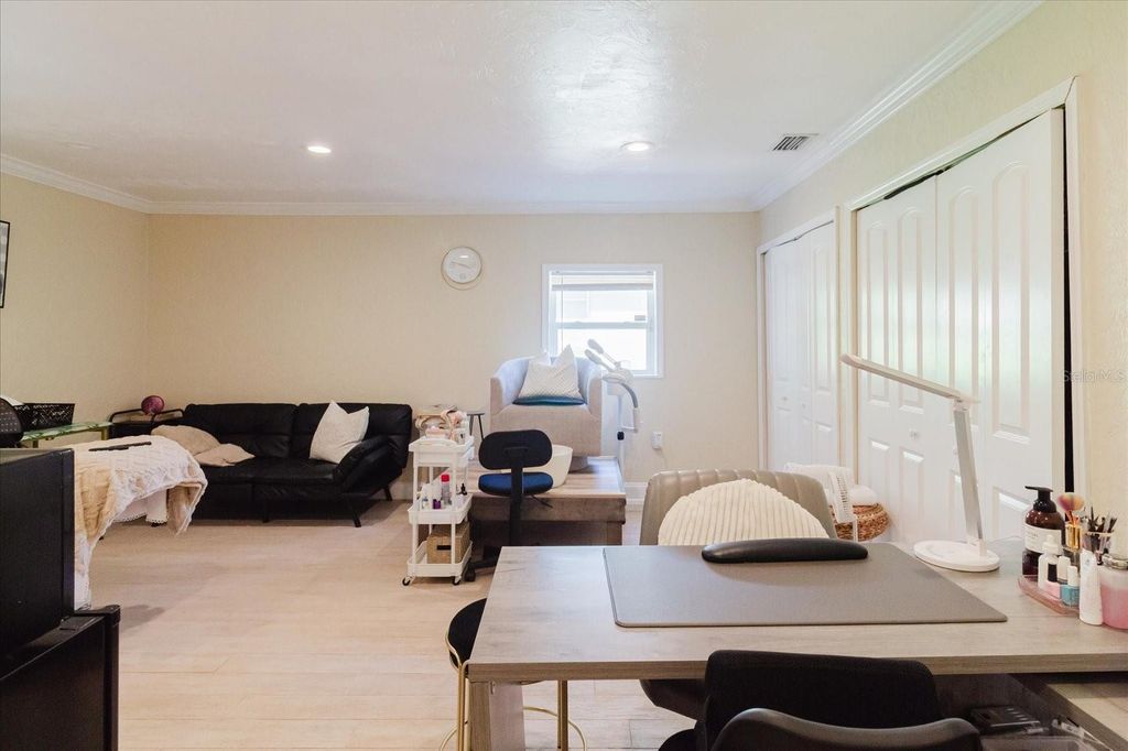 Image 54 of property listing at 3138 W EUCLID AVENUE, Tampa, FL 33629