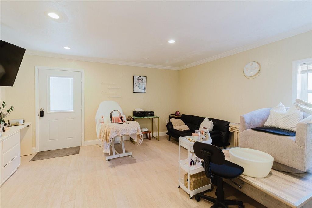 Image 55 of property listing at 3138 W EUCLID AVENUE, Tampa, FL 33629