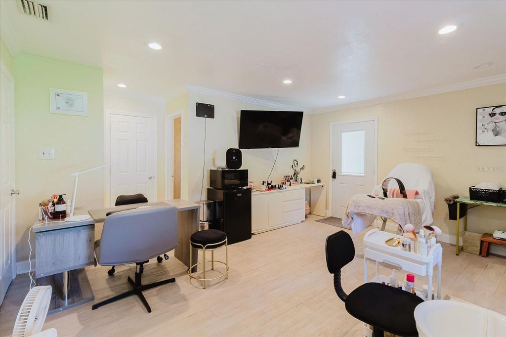 Image 56 of property listing at 3138 W EUCLID AVENUE, Tampa, FL 33629