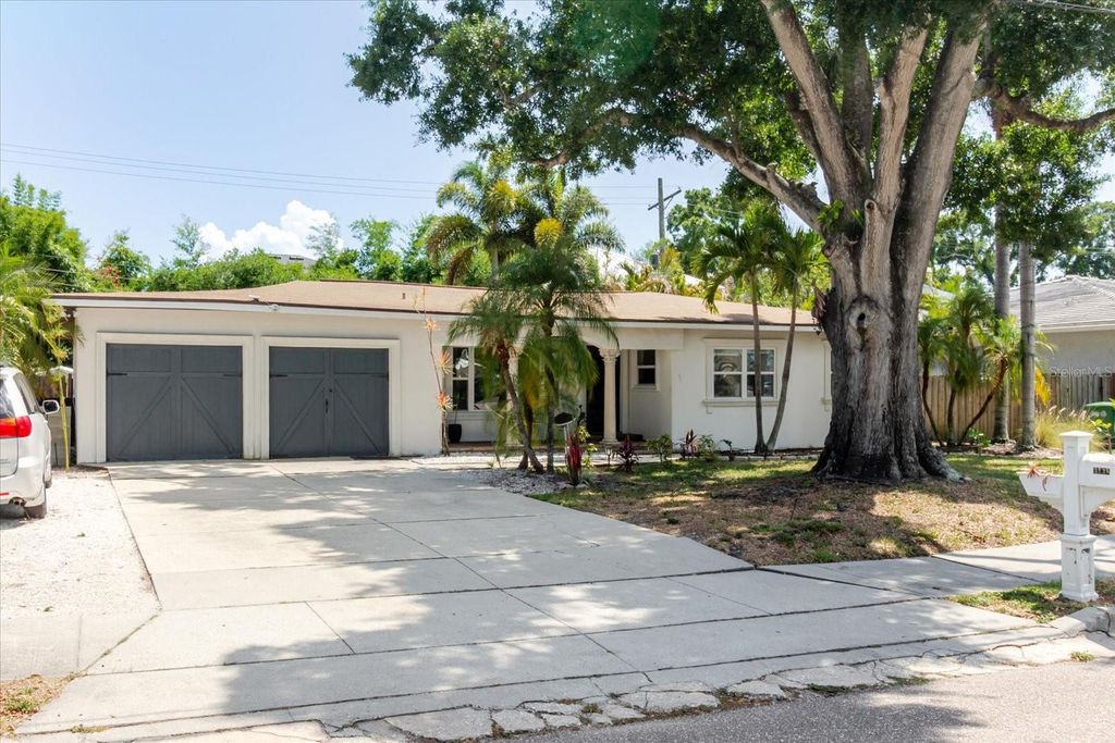 Image 7 of property listing at 3138 W EUCLID AVENUE, Tampa, FL 33629