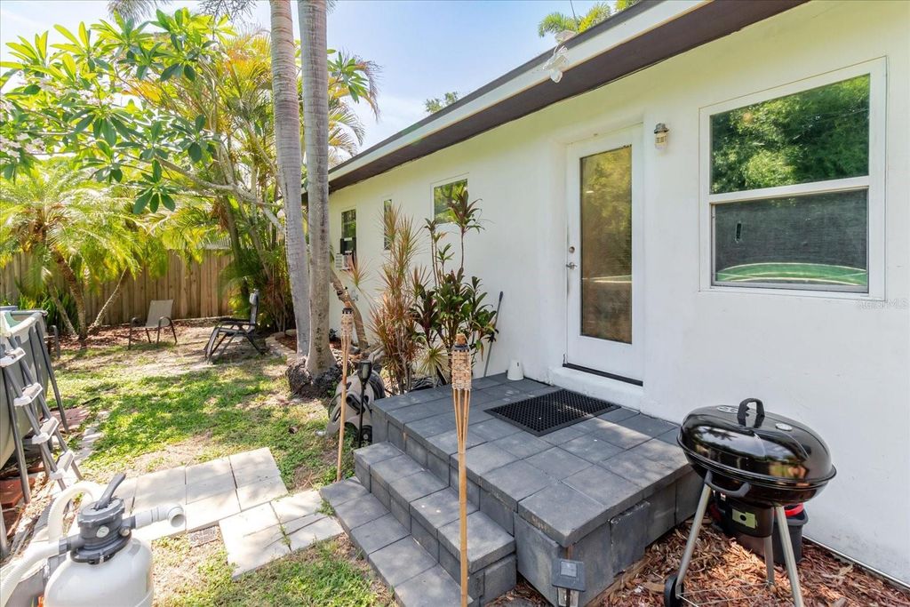 Image 62 of property listing at 3138 W EUCLID AVENUE, Tampa, FL 33629
