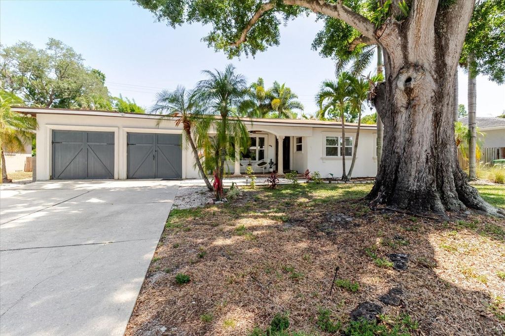 Image 8 of property listing at 3138 W EUCLID AVENUE, Tampa, FL 33629