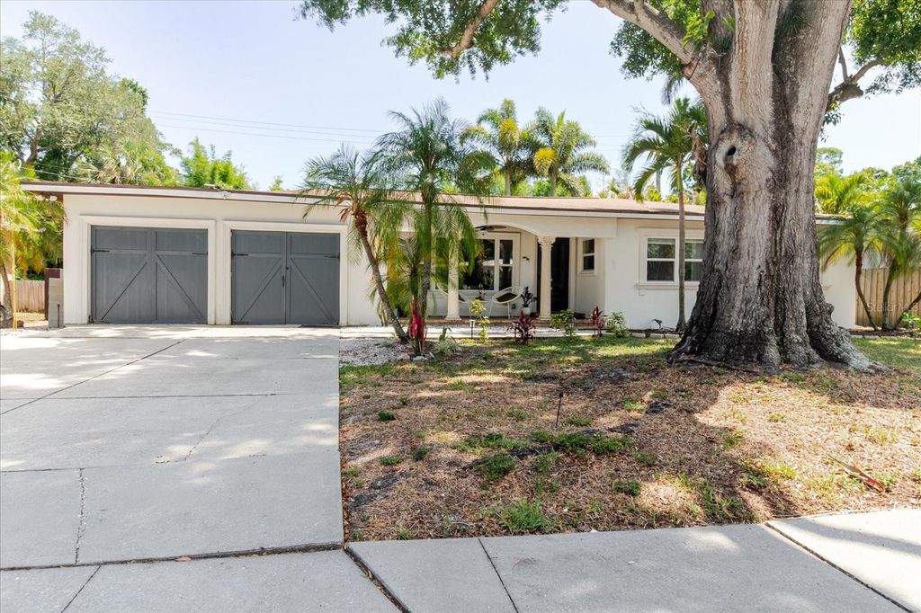 Image 9 of property listing at 3138 W EUCLID AVENUE, Tampa, FL 33629