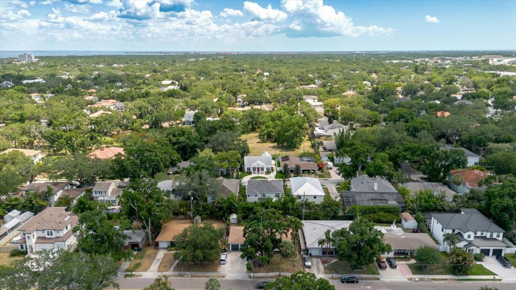 Image 81 of property listing at 3138 W EUCLID AVENUE, Tampa, FL 33629