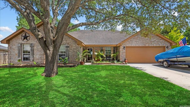 909 QUEENS DR, New Braunfels, TX 78130