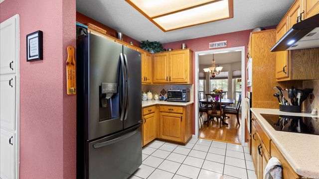 909 QUEENS DR, New Braunfels, TX 78130