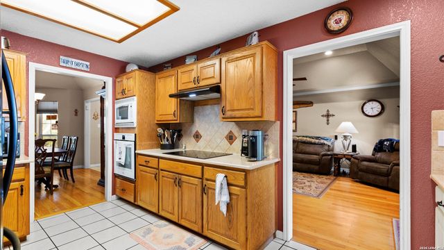 909 QUEENS DR, New Braunfels, TX 78130