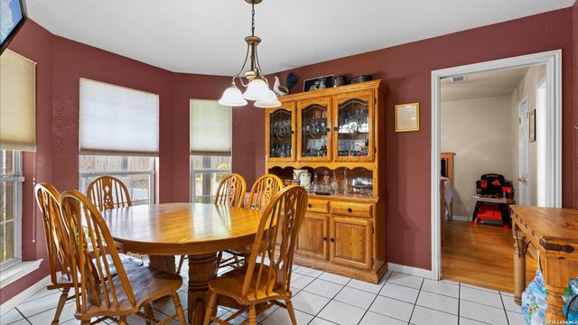 909 QUEENS DR, New Braunfels, TX 78130