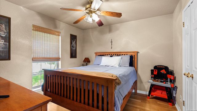 909 QUEENS DR, New Braunfels, TX 78130