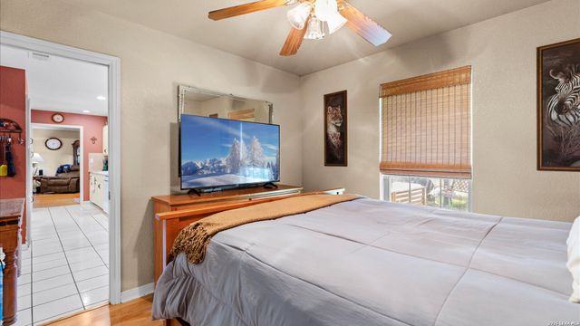 909 QUEENS DR, New Braunfels, TX 78130