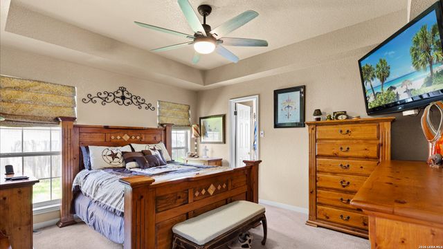909 QUEENS DR, New Braunfels, TX 78130