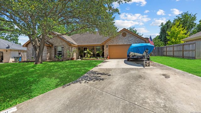 909 QUEENS DR, New Braunfels, TX 78130