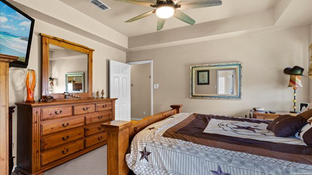 909 QUEENS DR, New Braunfels, TX 78130