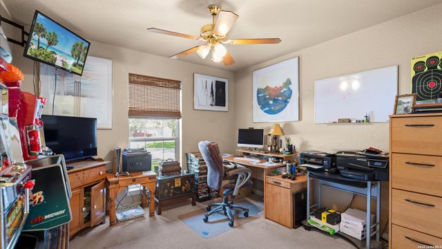 909 QUEENS DR, New Braunfels, TX 78130