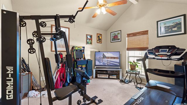 909 QUEENS DR, New Braunfels, TX 78130