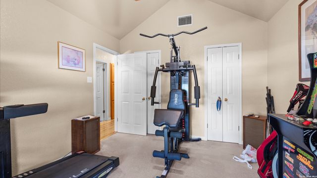 909 QUEENS DR, New Braunfels, TX 78130