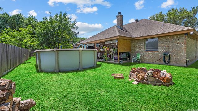 909 QUEENS DR, New Braunfels, TX 78130