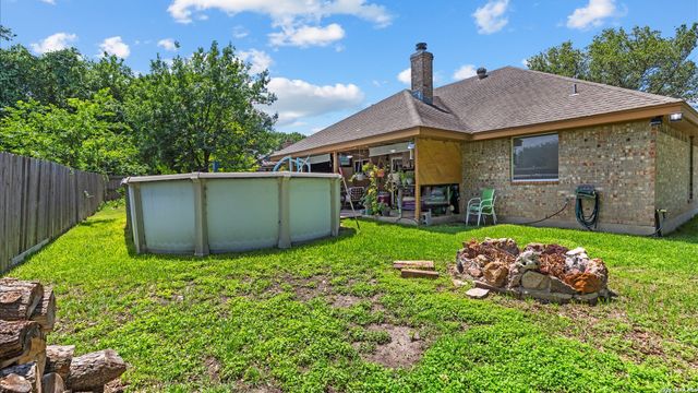 909 QUEENS DR, New Braunfels, TX 78130