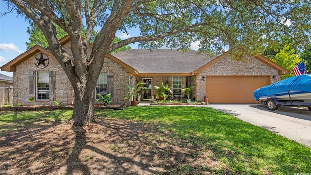 909 QUEENS DR, New Braunfels, TX 78130