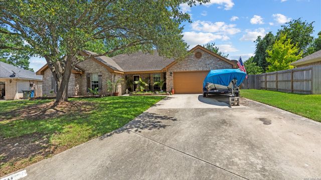 909 QUEENS DR, New Braunfels, TX 78130