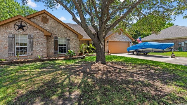 909 QUEENS DR, New Braunfels, TX 78130
