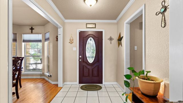 909 QUEENS DR, New Braunfels, TX 78130