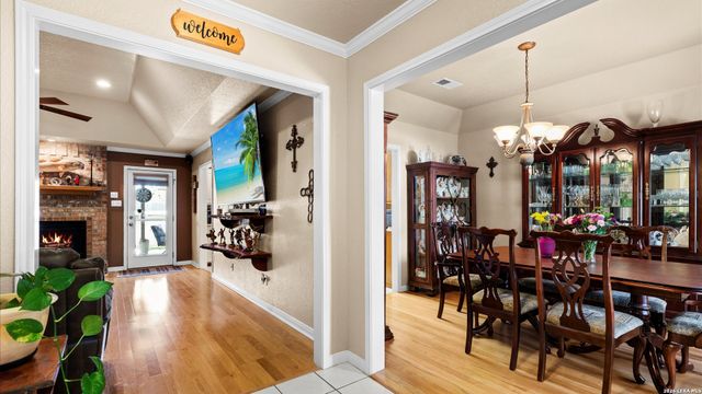909 QUEENS DR, New Braunfels, TX 78130
