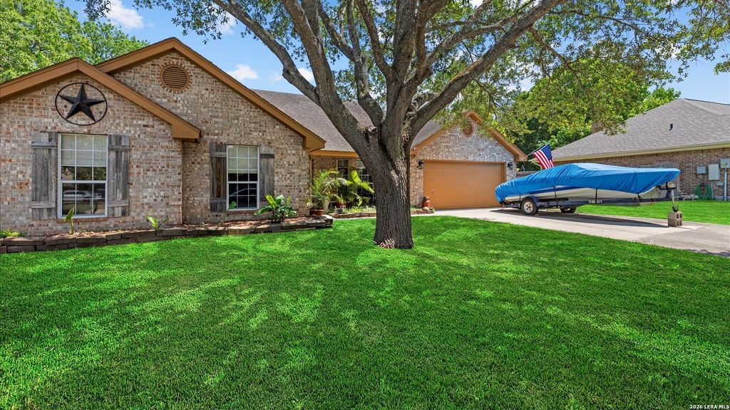 909 QUEENS DR, New Braunfels, TX 78130