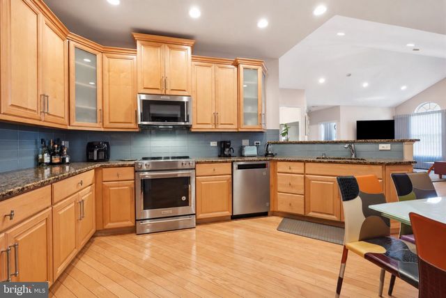 156 FAIRWAY DR, Warminster, PA 18974