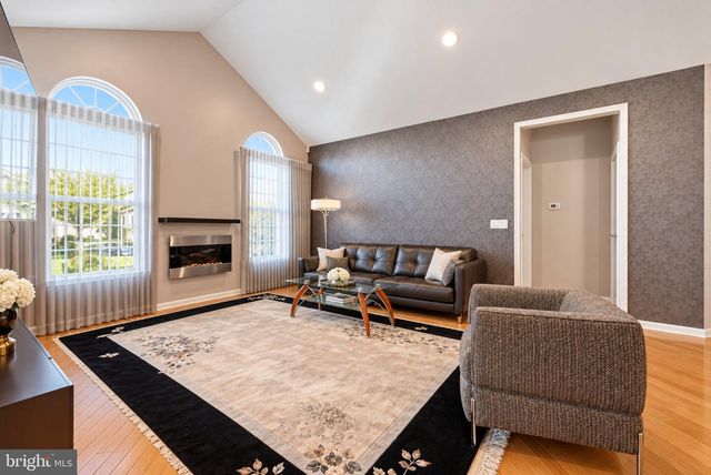 156 FAIRWAY DR, Warminster, PA 18974