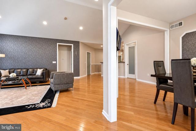 156 FAIRWAY DR, Warminster, PA 18974