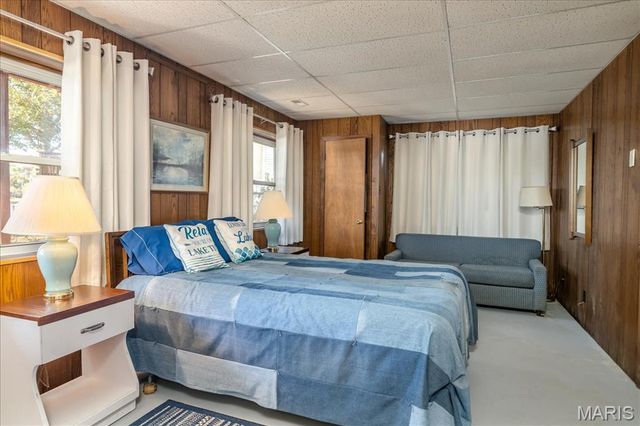 150 N Lake Drive, Leslie, MO 63056