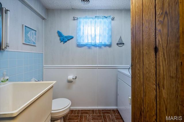 150 N Lake Drive, Leslie, MO 63056