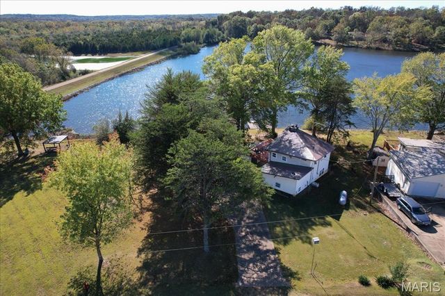 150 N Lake Drive, Leslie, MO 63056