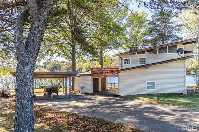 150 N Lake Drive, Leslie, MO 63056