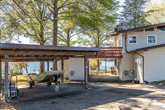 150 N Lake Drive, Leslie, MO 63056