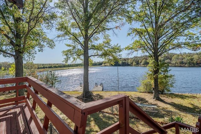 150 N Lake Drive, Leslie, MO 63056