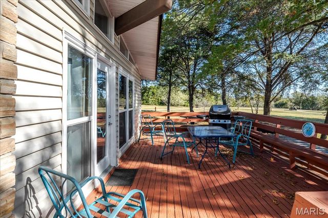 150 N Lake Drive, Leslie, MO 63056